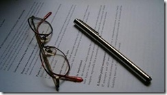 documento-oculos-caneta